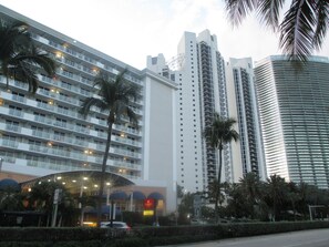 Exterior - Sunny Isles, Ocean View Studio  (Sunny Isles Beach)