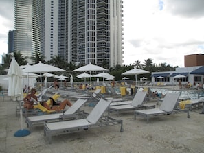 Outdoor pool - Sunny Isles, Ocean View Studio (Sunny Isles Beach)