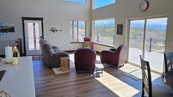 تلفزيون ذكي، مدفأة، كرة قدم الطاولة