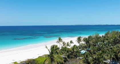 Casa clásica de las Bahamas con vistas panorámicas del océano