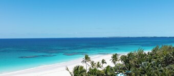 Casa DeDe, Classic Bahamian Home with Panoramic Views of the Ocean