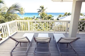Property grounds - Casa DeDe, Classic Bahamian Home with Panoramic Views of the Ocean (Dunmore Town)