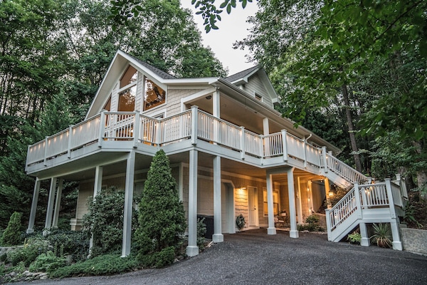 Welcome to our HappyNest at the Lake!