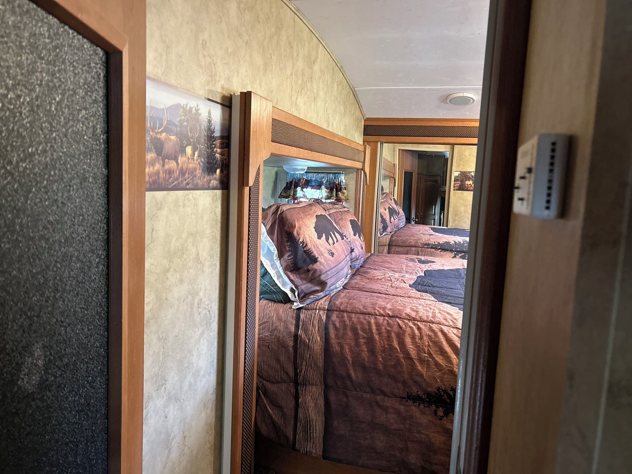 1 habitación, tabla de planchar con plancha, wifi gratis y ropa de cama 