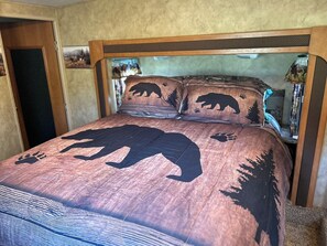 1 soverom, strykejern/-brett, wi-fi (inkludert) og sengetøy