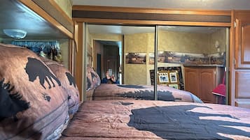 1 habitación, tabla de planchar con plancha, wifi gratis y ropa de cama