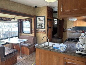 Fridge, microwave, oven, stovetop - Unique Yellowstone Camping Glamping Getaway. RV on Solo Sight w/ Full Hookups (Gardiner)