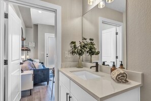 Interior - Modern Farmhouse 30day + Near Downtown, Mile High Stadium and Sloans Lake (Denver)