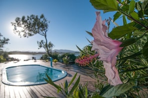 Seasonal outdoor pool, a waterfall pool, pool umbrellas, sun loungers - Pousada Mevlana Garden (Imbituba)