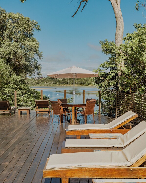 Seasonal outdoor pool, a waterfall pool, pool umbrellas, sun loungers - Pousada Mevlana Garden (Imbituba)