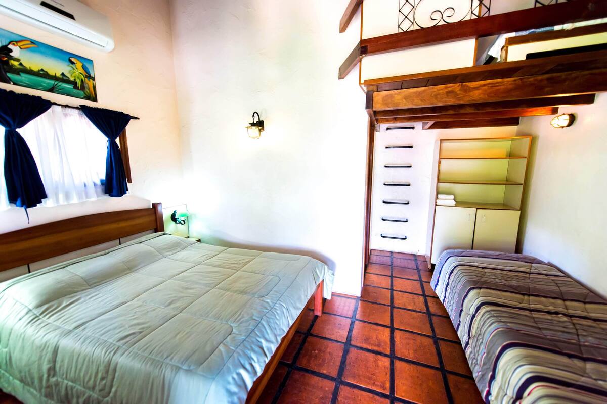 Suite, Balcony | 1 bilik tidur, bar mini, Wi-fi percuma, cadar katil 