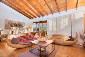 Smart TV, fireplace, DVD player, books - Unique House in Historical Center (Cuzco)