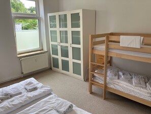 1 bedroom, iron/ironing board, free WiFi, bed sheets - Cozy apartment with garden in the Baltic seaside resort of Göhren on Rügen 10 minutes to the beach (Göhren)