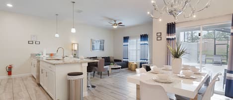 Townhome, 4 Bedrooms (3 Bathrooms) | In-room dining
