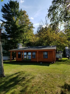 Exterior - Douglas Lake - Lakeside Cabin Living (Pellston)
