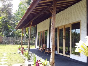Terrace/patio - Medewi Dorm House - Surf&Stay (Jembrana)