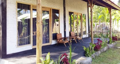 Medewi Dorm House - Surfen & Bleiben