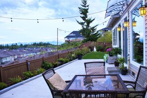 Outdoor dining - Small spa mountain house (Auburn)