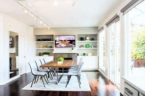 Dining - Small spa mountain house (Auburn)