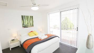 2 bedrooms, iron/ironing board, Internet, bed sheets