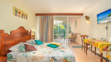 Desk, iron/ironing board, WiFi, bed sheets