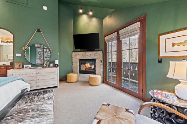 5 bedrooms, internet, bed sheets