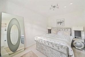 4 Schlafzimmer, Bügeleisen/Bügelbrett, kostenloses WLAN, Bettwäsche