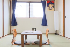 Apartment | 1 bedroom, blackout drapes, iron/ironing board, free WiFi