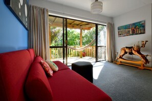 ألعاب للصغار، كُتُب، ستيريو