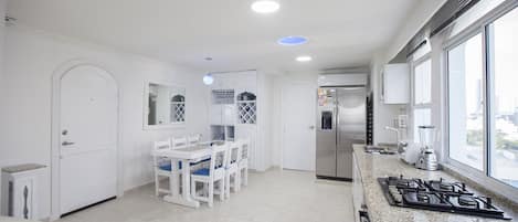 Fridge, microwave, stovetop, dishwasher