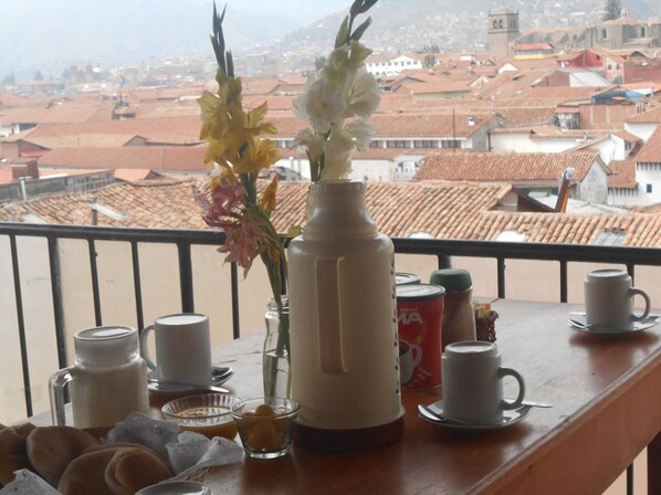 Free daily continental breakfast