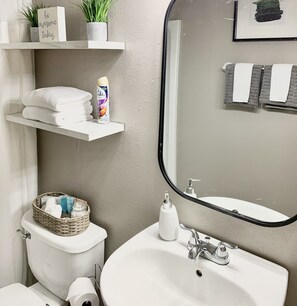 花灑/浴缸組合、風筒、提供毛巾、番梘