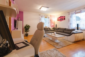 Deluxe Apartment, 3 Bedrooms, Ground Floor | Living area