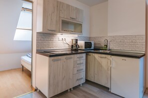 公寓, 1 间卧室, 花园景观 | 私人厨房 | 冰箱、微波炉、炉灶、茶具/咖啡用具