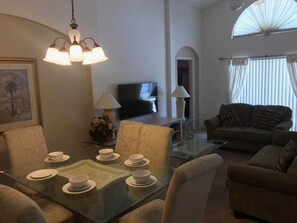 TV - Relax with a lake view, pool and Jacuzzi (Kissimmee)