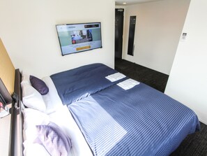 Desk, free WiFi, bed sheets - HOTEL LiVEMAX Kyoto Teramachidori (Kyoto)