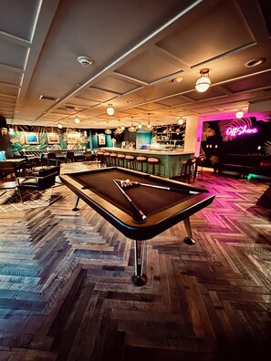 Restaurant - FOUND Hotels, Santa Monica, Series by Marriott (Los Angeles)