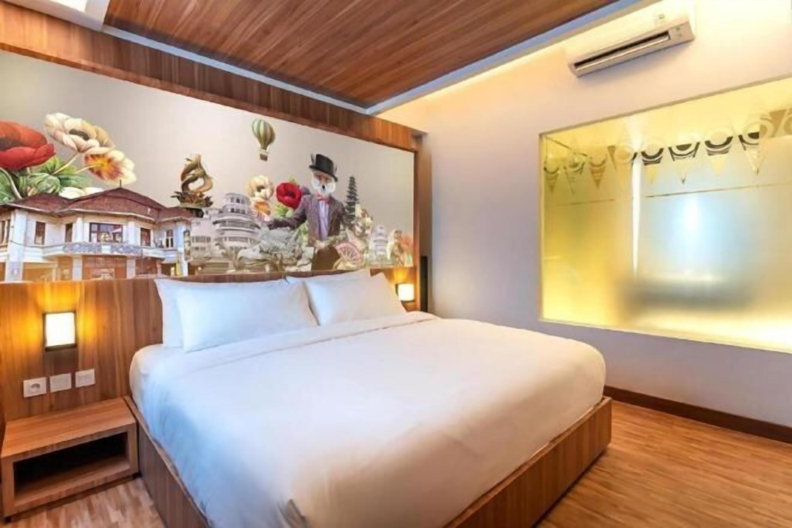 In-room safe, desk, laptop workspace, rollaway beds