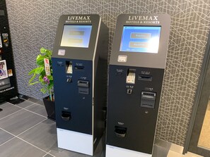 Check-in/check-out kiosk - HOTEL LiVEMAX Shinjuku Kabukicho (Tokyo)
