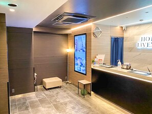 Reception - Hotel Livemax Tokyo Kanda East (Tokyo)
