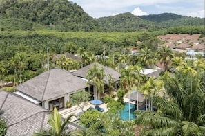 Outdoor pool, free cabanas, pool umbrellas - Baan Pinya Chic Three Bedroom Pool Villa (Krabi)