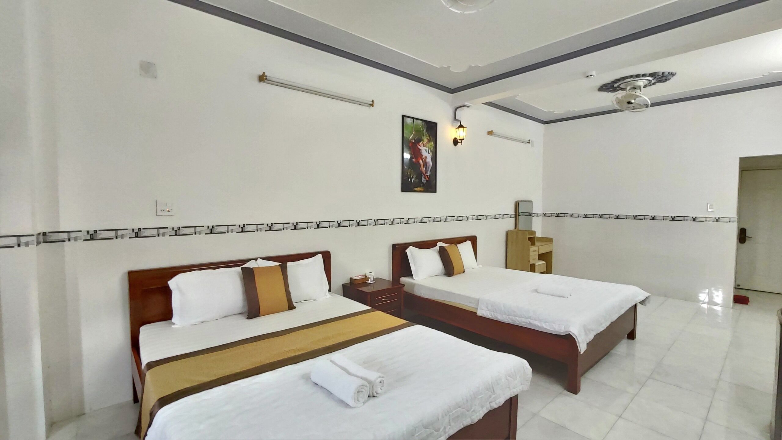 memory-foam beds, desk, free wifi, bed sheets