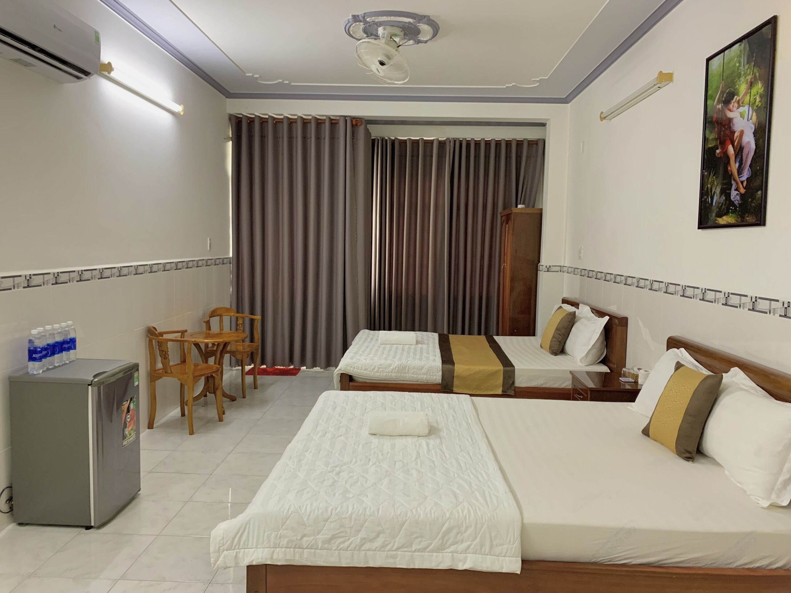 memory-foam beds, desk, free wifi, bed sheets