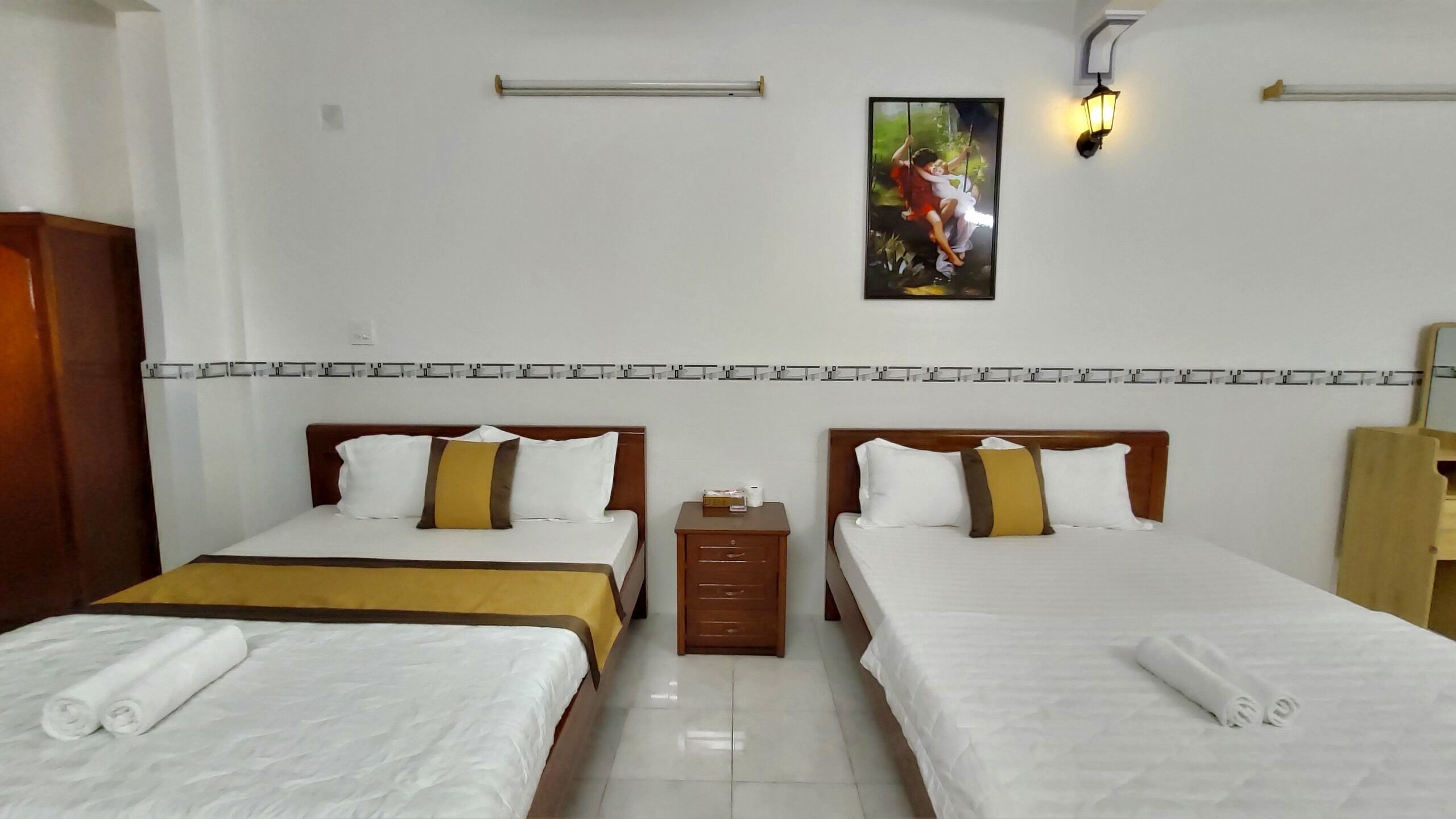 memory-foam beds, desk, free wifi, bed sheets