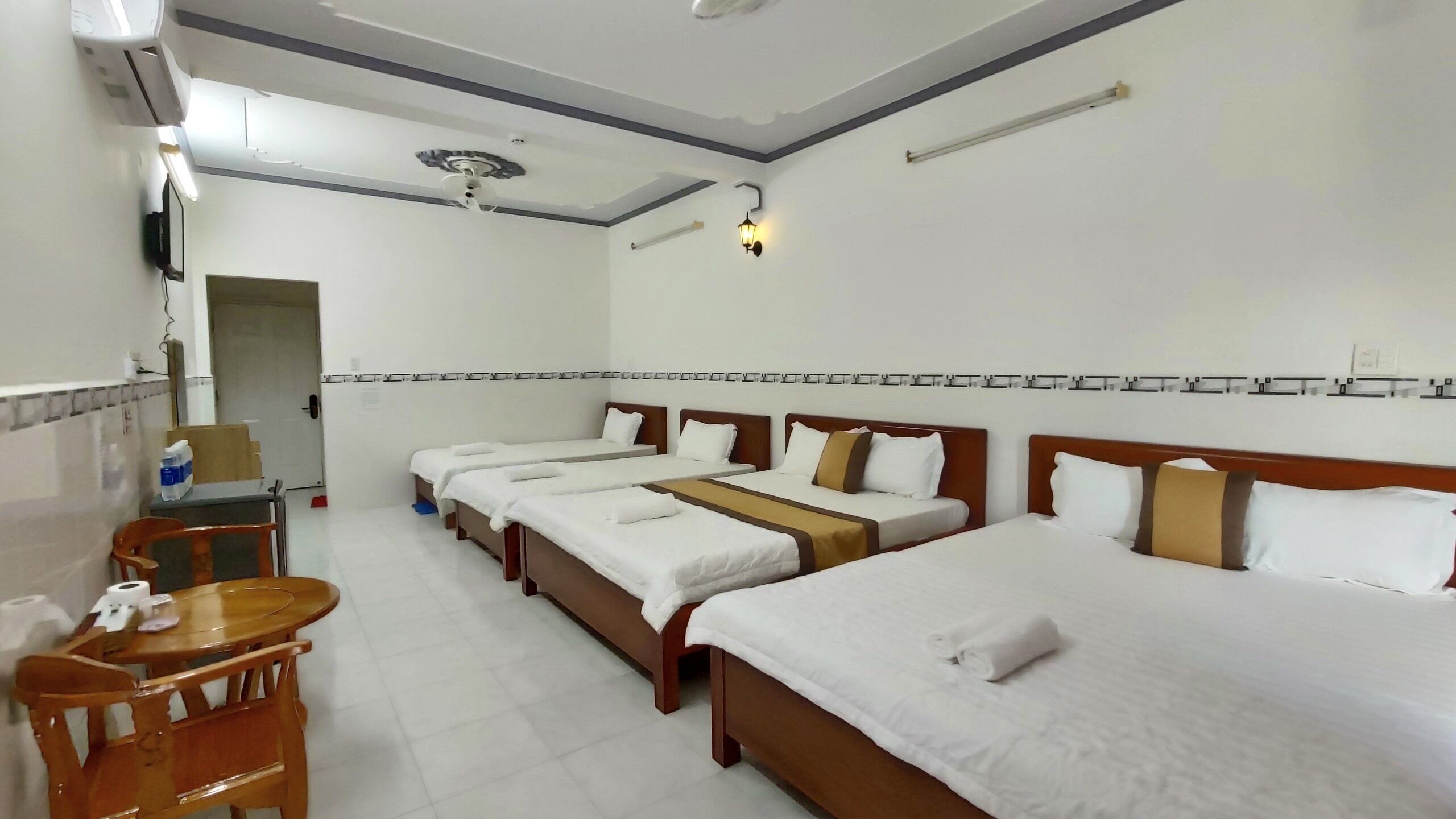 family shared dormitory | memory-foam beds, desk, free wifi, bed sheets