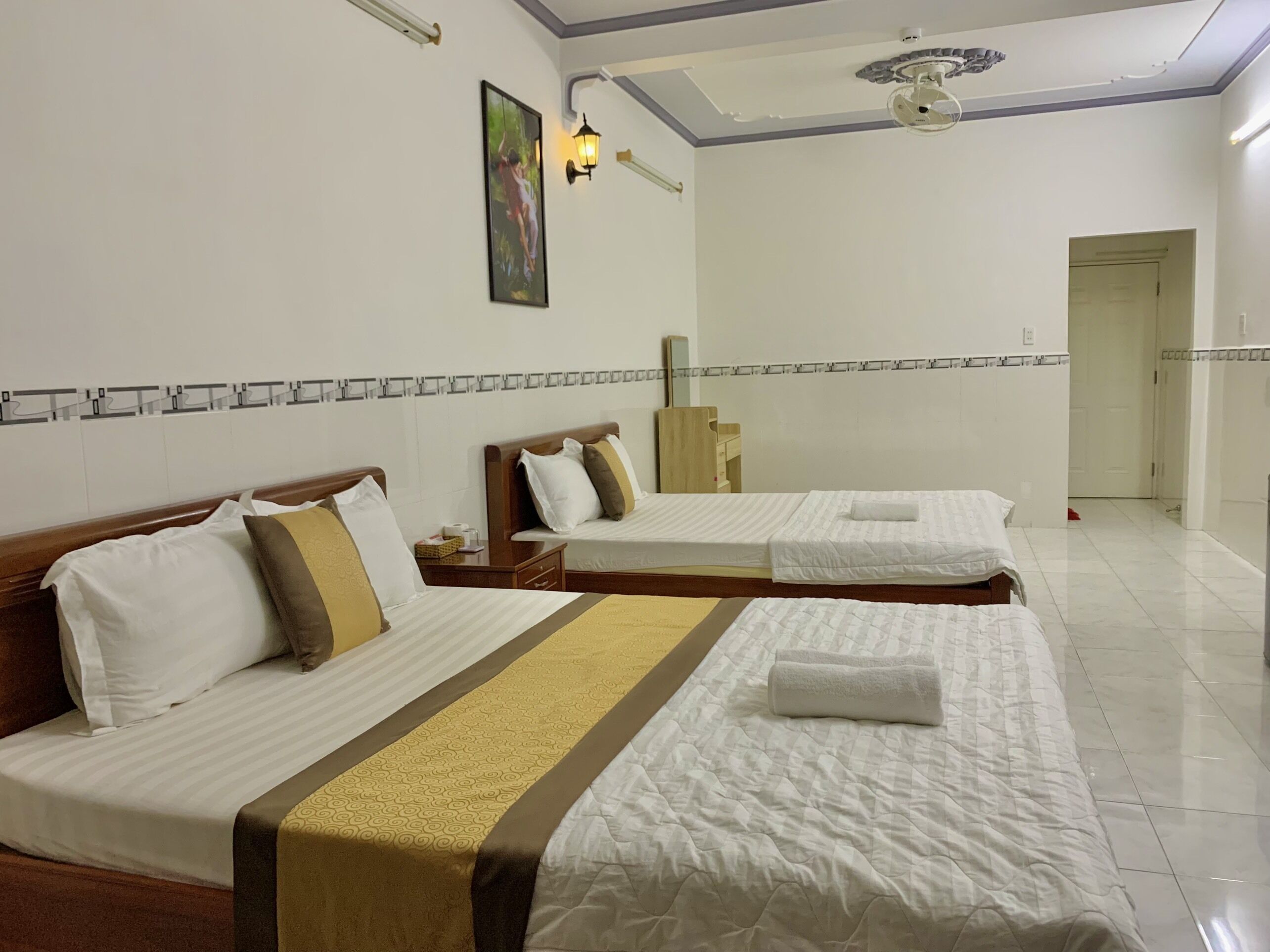 memory-foam beds, desk, free wifi, bed sheets