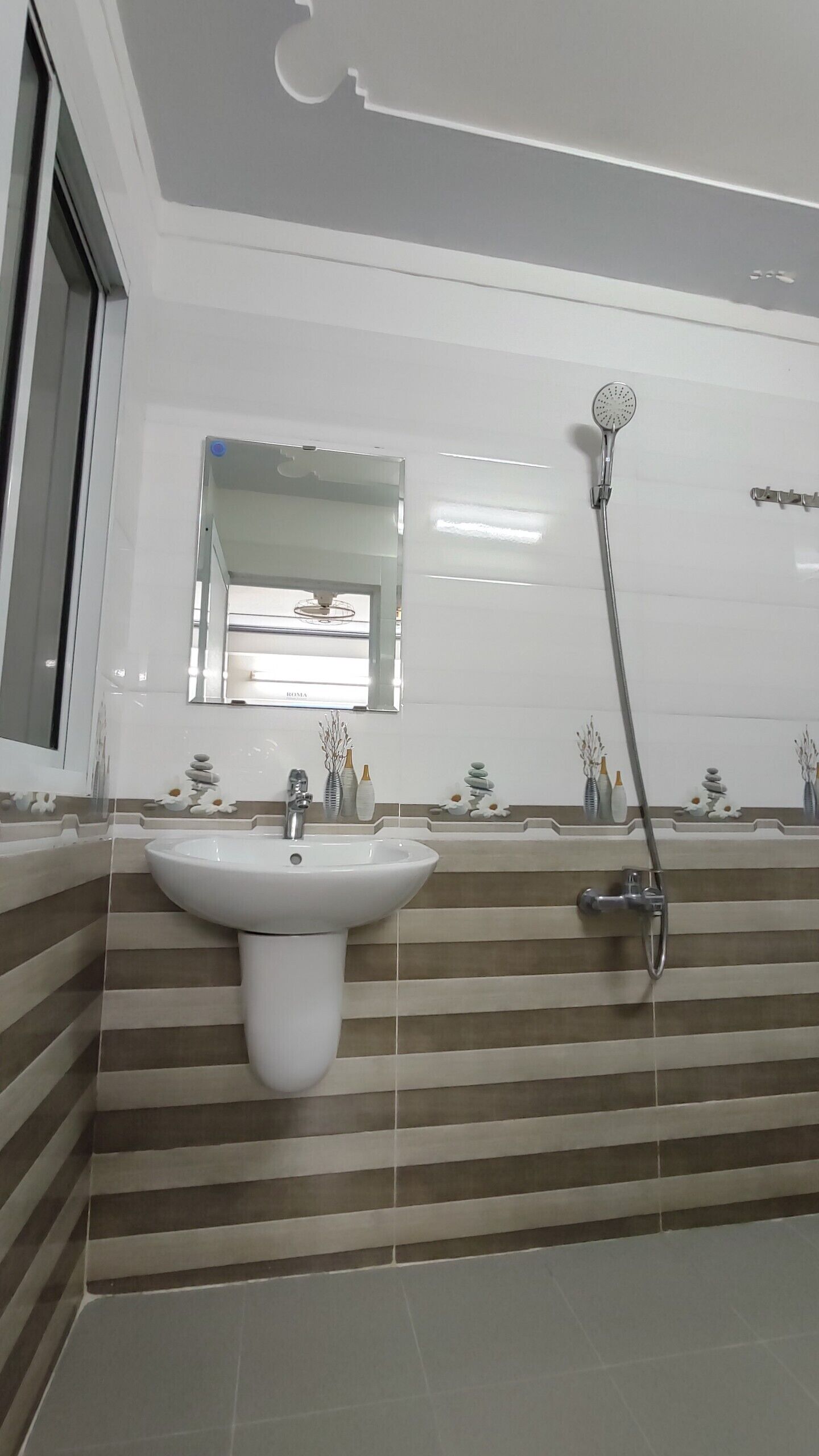 shower, rainfall showerhead, free toiletries, hair dryer