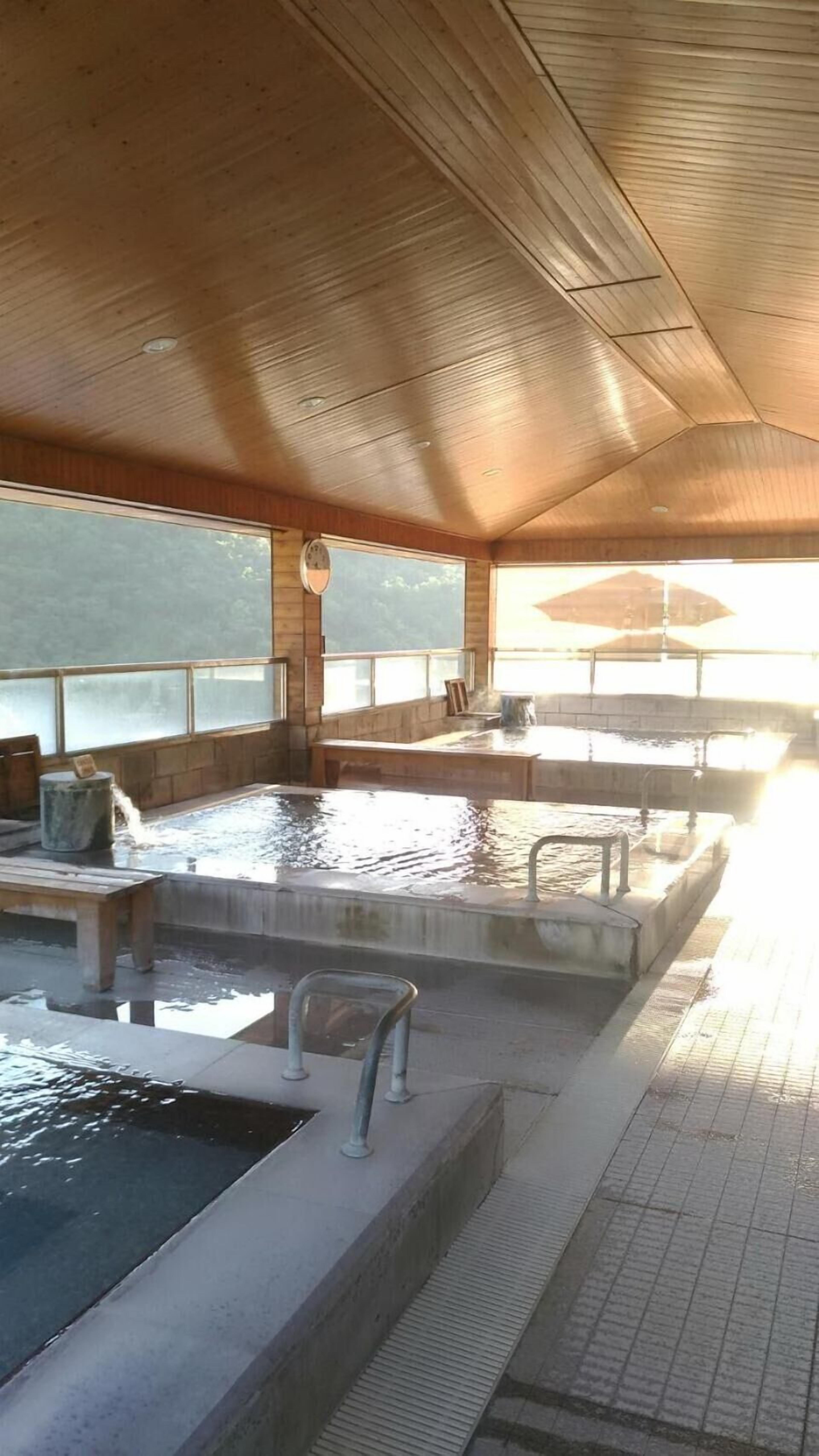 outdoor pool, pool loungers