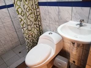Basic Single Room | Bathroom