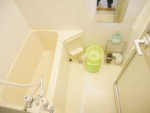 Haartrockner, Handtücher, Toilettenpapier